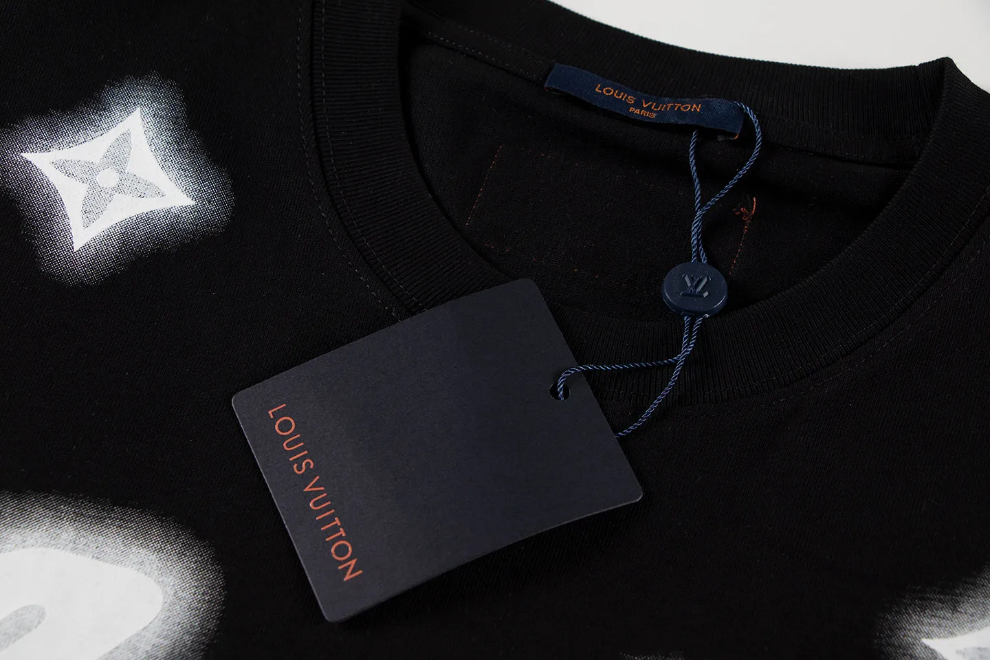 🅿️146 Style: 2026 new LOUIS VUITTON short-sleeved T-shirt Material: High version 300g double yarn combed cotton Size: S～XL Color: Black Style number: H1050